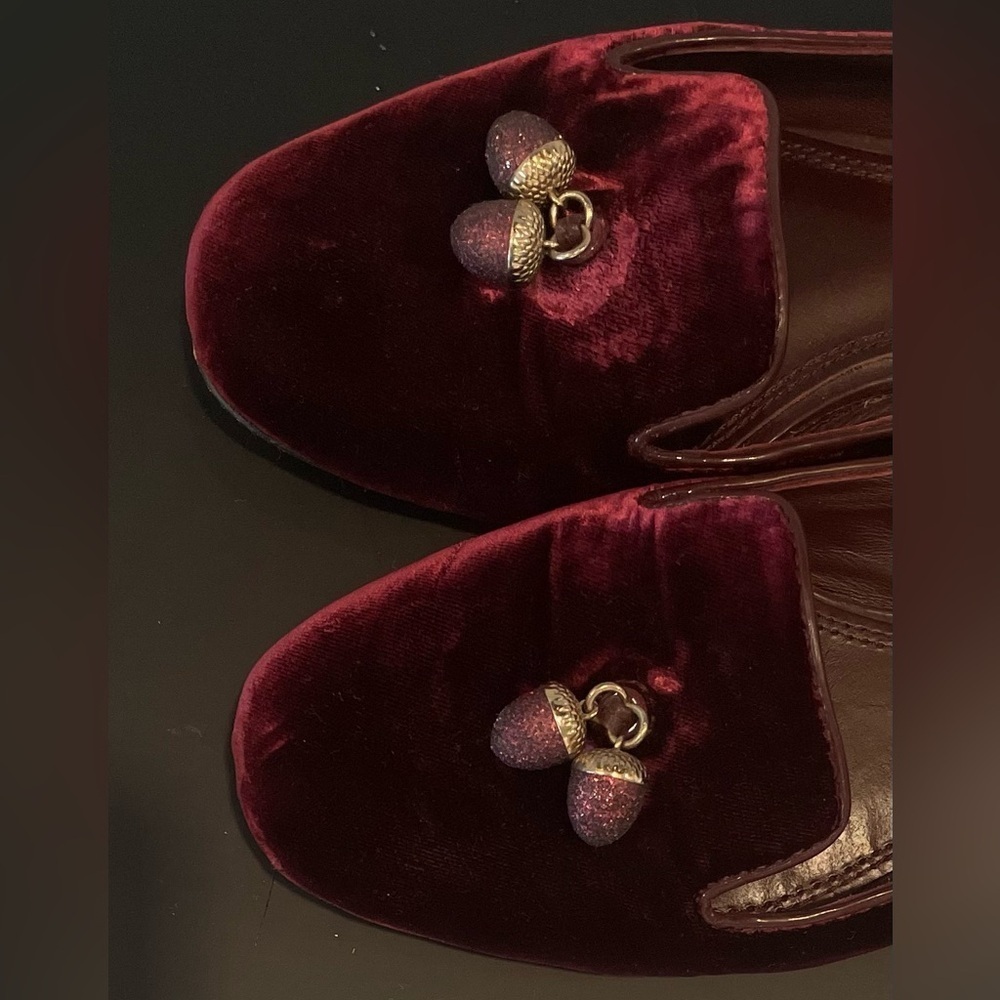 Tory Burch Burgundy Velvet Acorn Charm
"Smoking Slippers" Loafers sz. 6.5